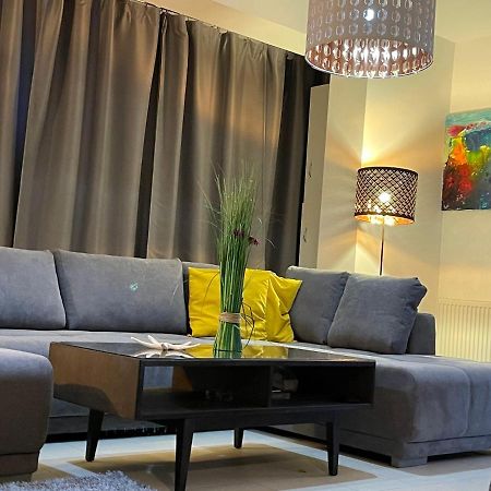 Apartment Happiness By Nicole Jutka, Visual Artist Olimp Extérieur photo