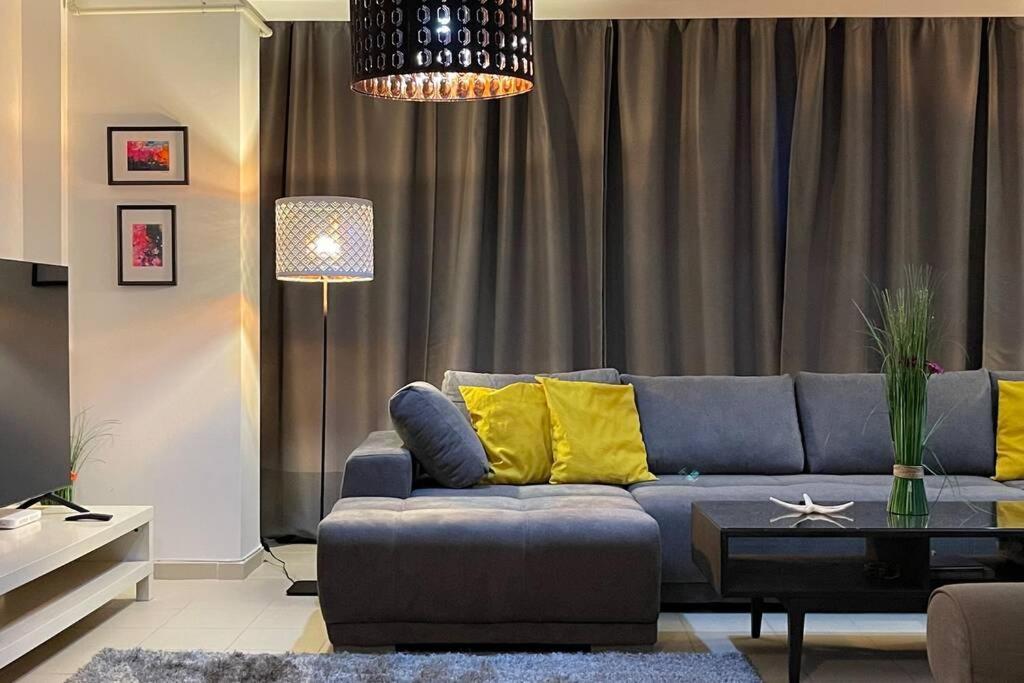 Apartment Happiness By Nicole Jutka, Visual Artist Olimp Extérieur photo