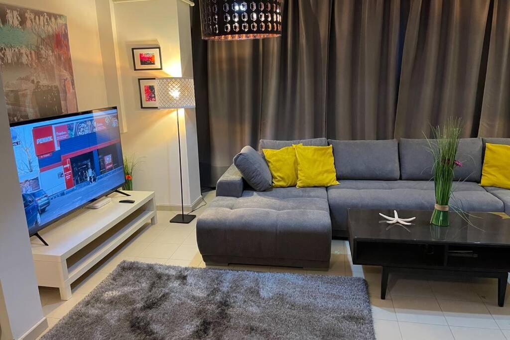 Apartment Happiness By Nicole Jutka, Visual Artist Olimp Extérieur photo