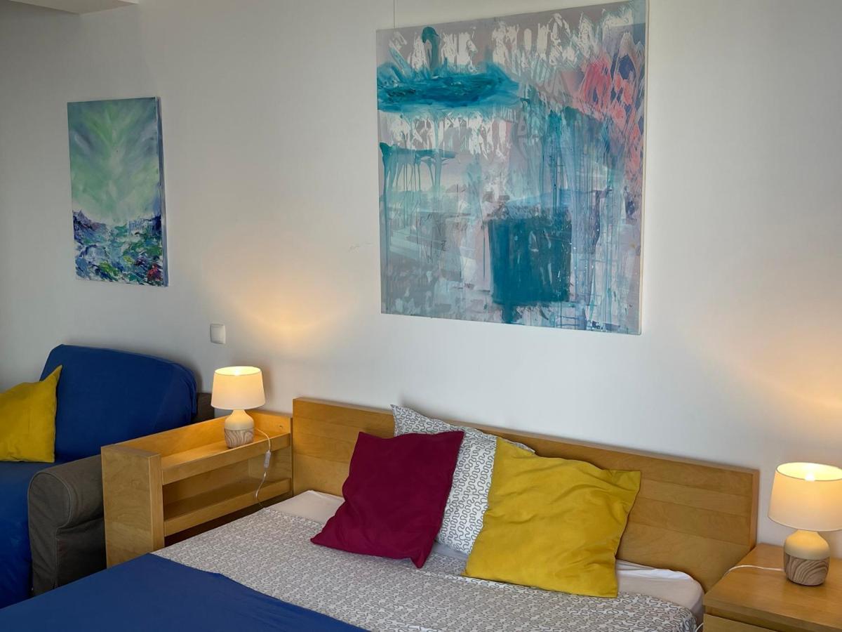 Apartment Happiness By Nicole Jutka, Visual Artist Olimp Extérieur photo
