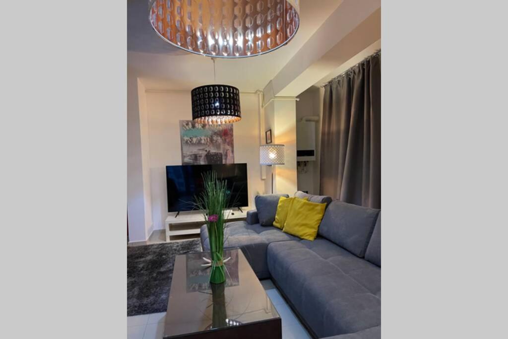 Apartment Happiness By Nicole Jutka, Visual Artist Olimp Extérieur photo