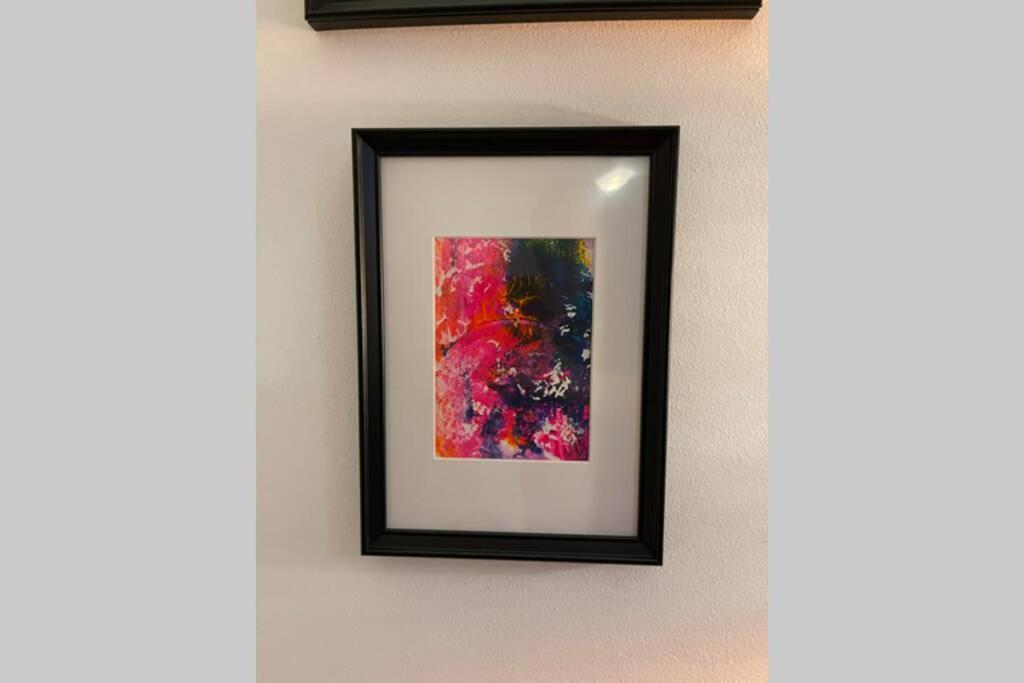 Apartment Happiness By Nicole Jutka, Visual Artist Olimp Extérieur photo