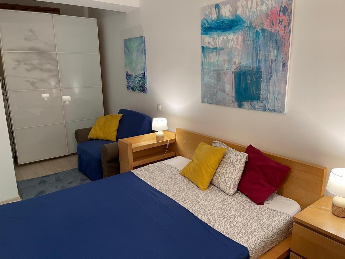 Apartment Happiness By Nicole Jutka, Visual Artist Olimp Extérieur photo