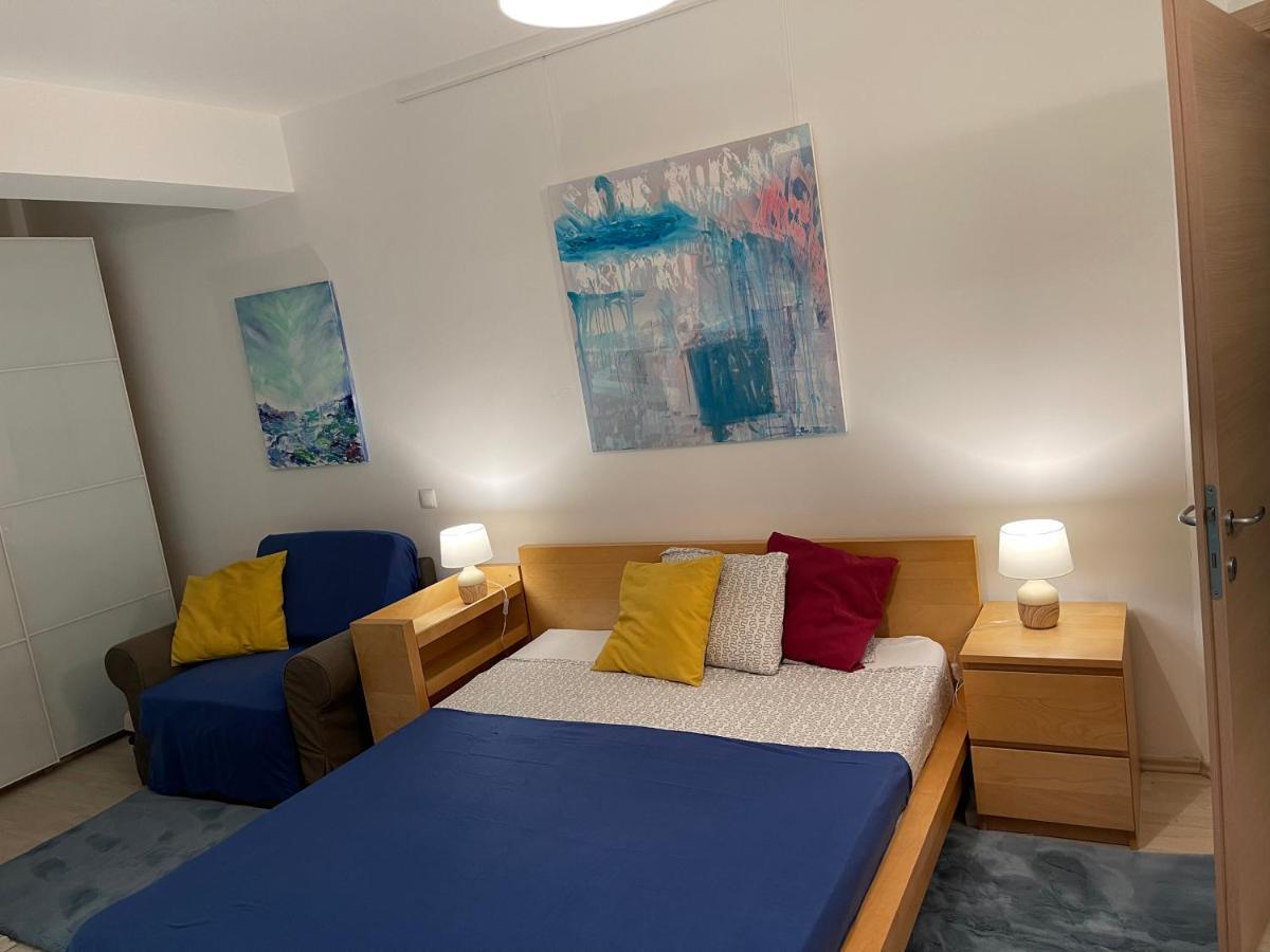 Apartment Happiness By Nicole Jutka, Visual Artist Olimp Extérieur photo