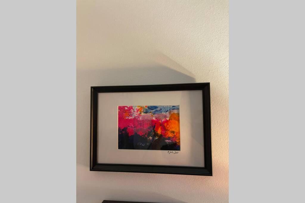 Apartment Happiness By Nicole Jutka, Visual Artist Olimp Extérieur photo