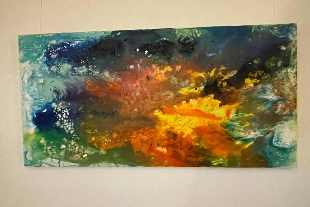 Apartment Happiness By Nicole Jutka, Visual Artist Olimp Extérieur photo
