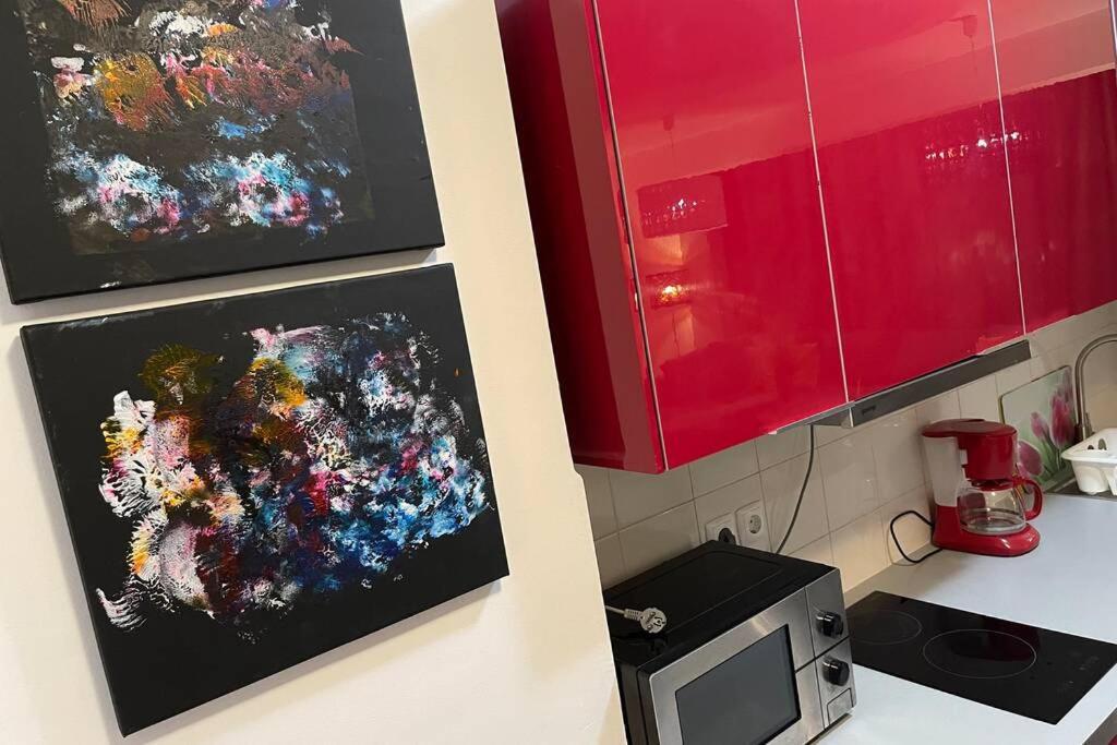 Apartment Happiness By Nicole Jutka, Visual Artist Olimp Extérieur photo