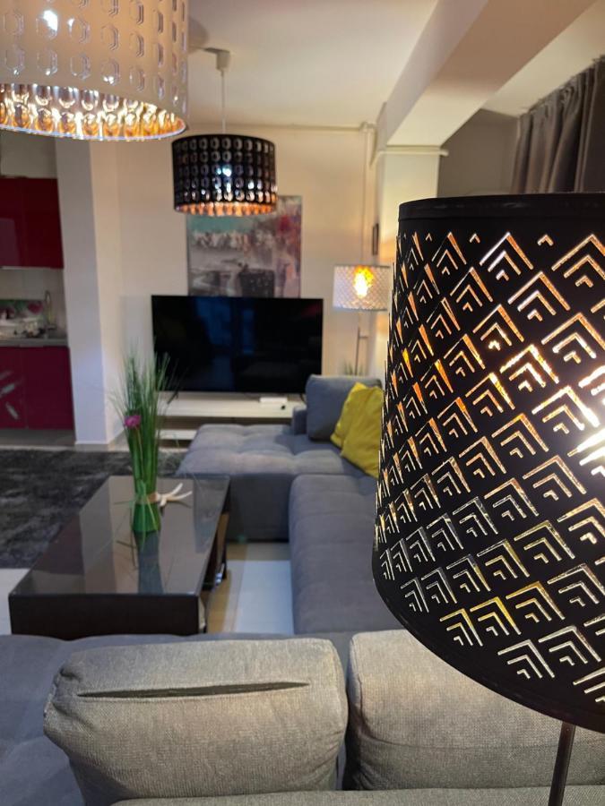 Apartment Happiness By Nicole Jutka, Visual Artist Olimp Extérieur photo