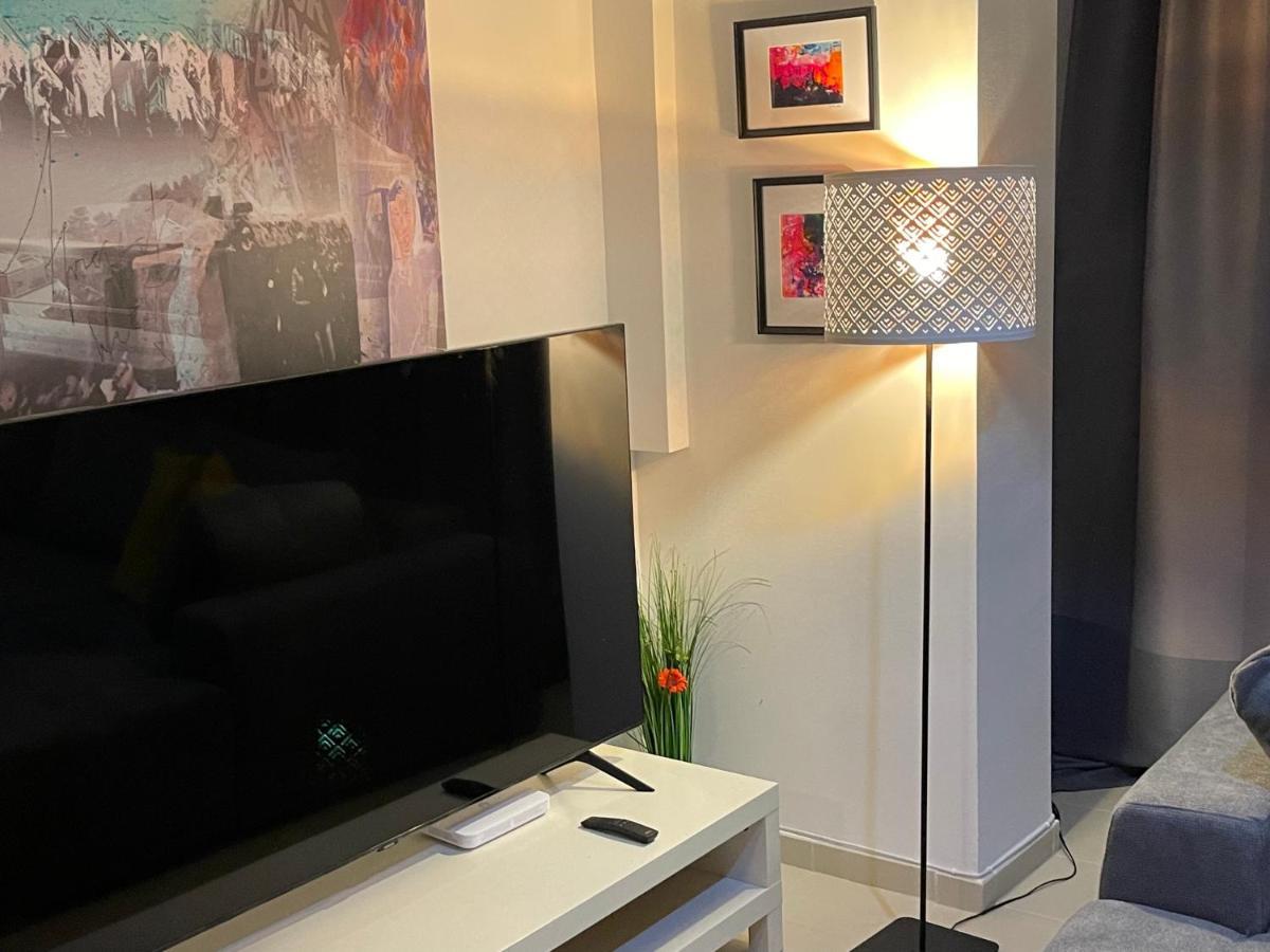 Apartment Happiness By Nicole Jutka, Visual Artist Olimp Extérieur photo