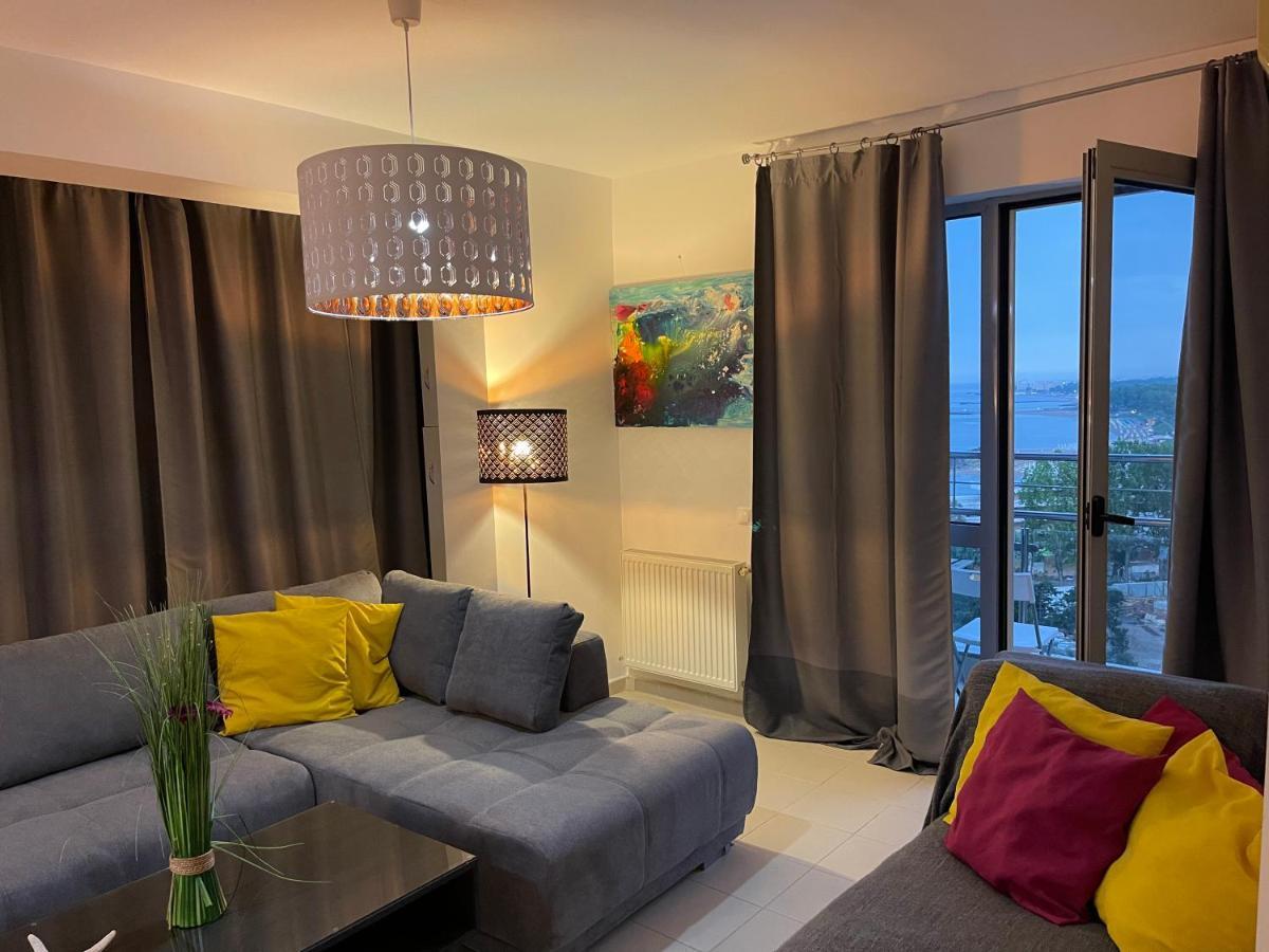 Apartment Happiness By Nicole Jutka, Visual Artist Olimp Extérieur photo